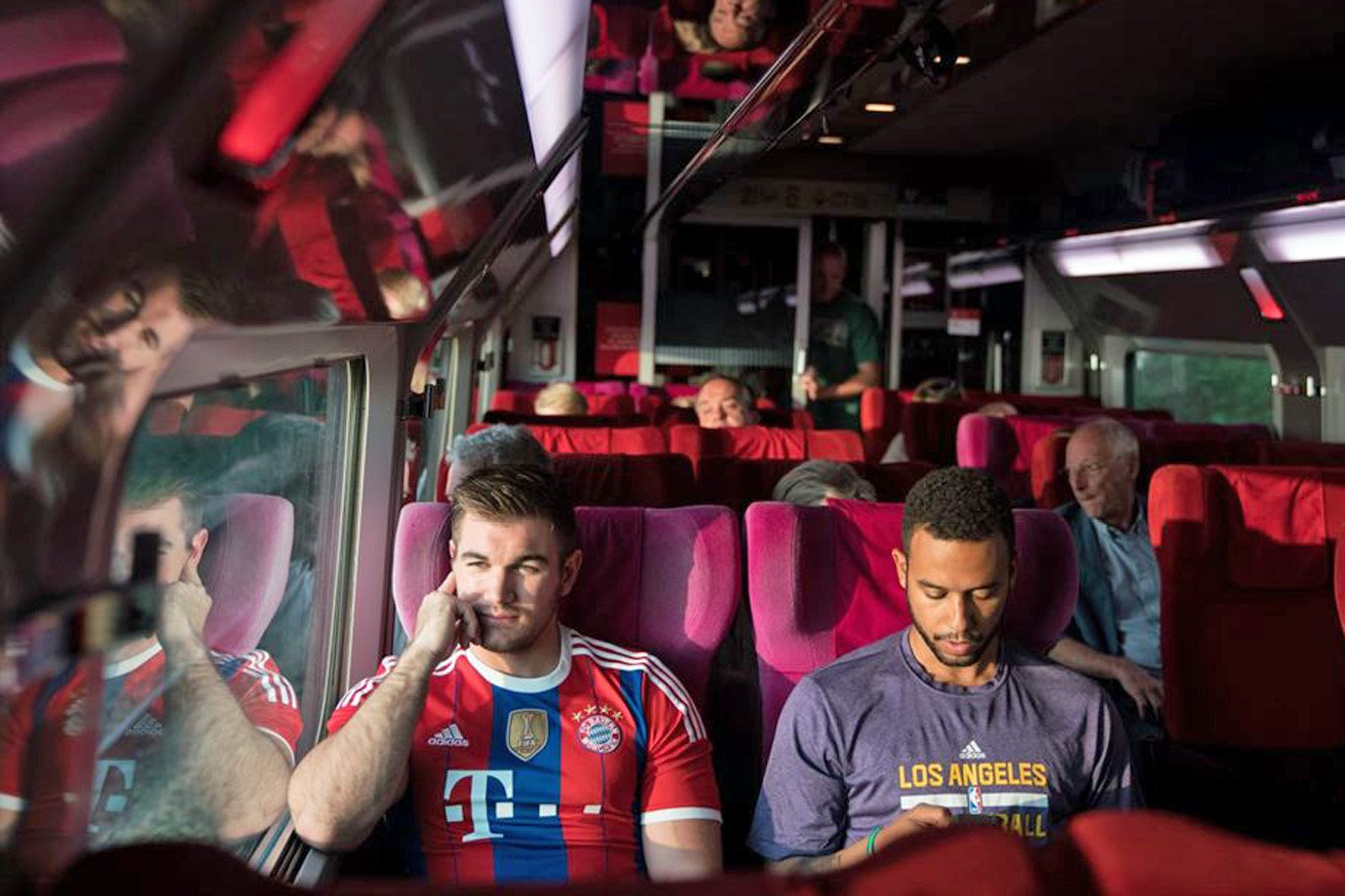 Em "Trem para Paris", Clint Eastwood revive atentado