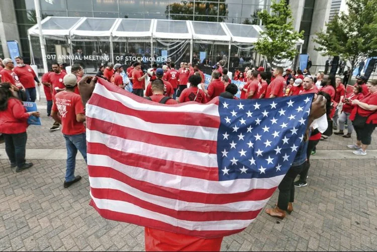 Protesto de funcionários AT&amp;T em Dallas: os Estados Unidos registraram apenas sete paralisações de trabalhadores em 2017 (LM Otero / AP Photo/AP)