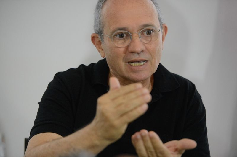 Governador do ES defende revisão de política de preços da Petrobras