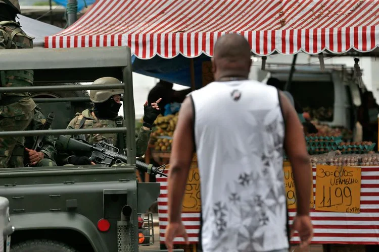 Vila Kennedy: a meta é a retomada das atividades dos pequenos comerciantes anteriormente ocupantes da Praça Miami (Tânia Rego/Agência Brasil)