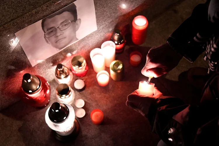 Assassinato de jornalista: Jan Kuciak, que investigava atividades da máfia italiana na Eslováquia e seus supostos contatos com dois colaboradores próximos de Fico, foi encontrado morto a tiros em sua casa junto com sua namorada (Radovan Stoklasa)