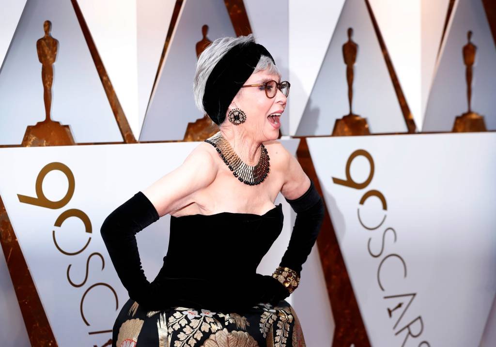 Rita Moreno usa o mesmo vestido de quando ganhou o Oscar em 1962