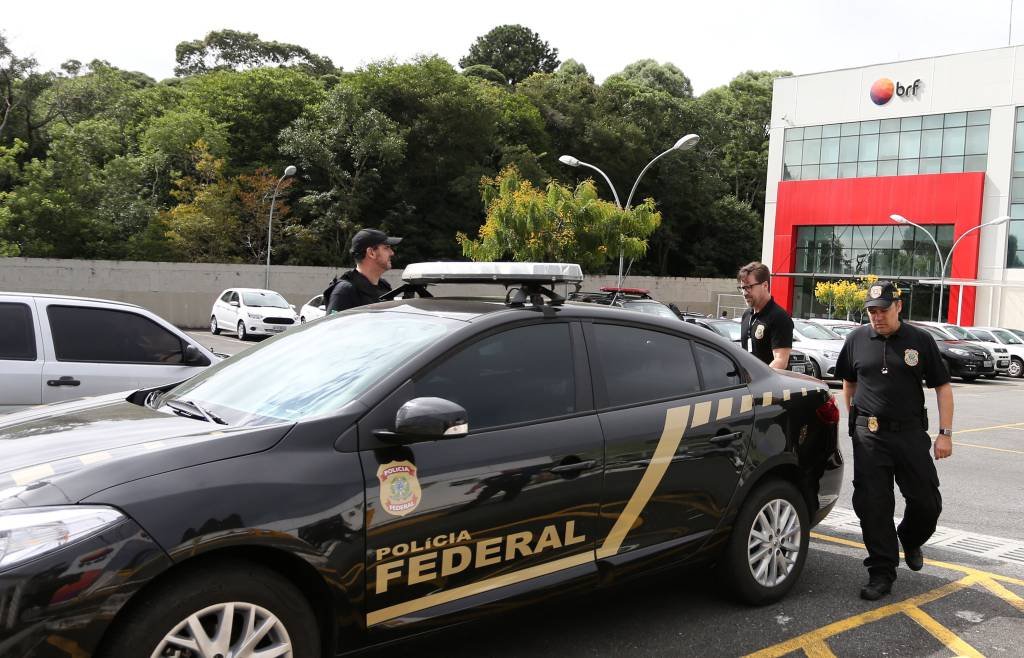 Empreiteiro César Mata Pires Filho, da OAS, se entrega à Polícia Federal