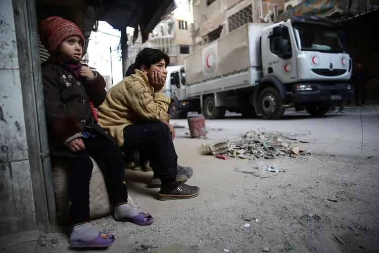 Síria: comboio de ajuda humanitária é bombardeado (Bassam Khabieh/Reuters)