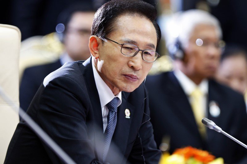 Lee Myung-bak admite ter recebido US$ 100 mil em propina