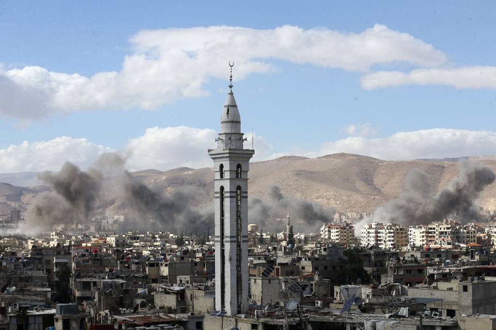 Bombardeios de aviões sírios em Ghouta deixam 13 civis mortos