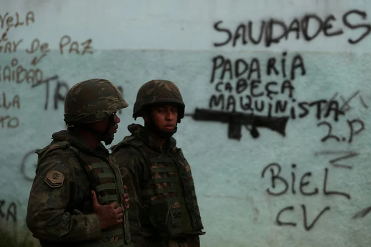 Vila Kennedy: militares deverão deixar a comunidade no prazo de duas a três semanas (Pilar Olivares/Reuters)