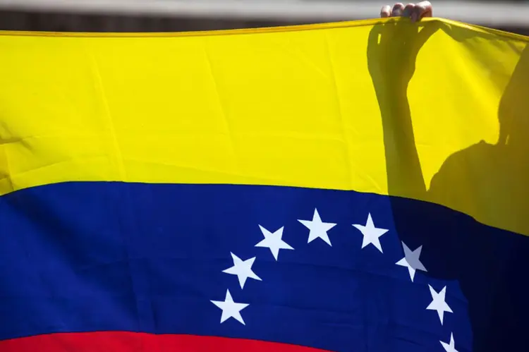 Venezuela: oposicionistas pedem congelamento de contas, expulsão de familiares que estejam em outros países e o não reconhecimento das eleições presidenciais marcadas para o dia 20 de maio (Juan Medina/Reuters)