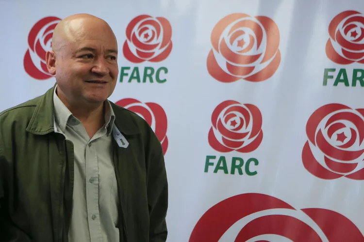 FARC: Carlos Antonio Lozada, ex-guerrilheiro, é candidato na votação de domingo na Colômbia (Jaime Saldarriaga/Reuters)
