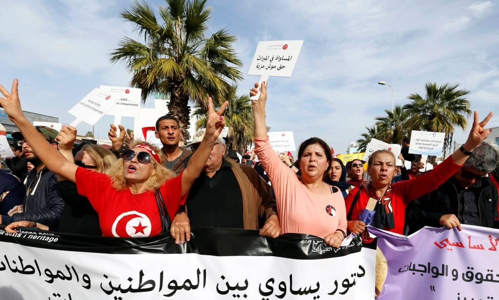 Mulheres da Tunísia marcham por direitos iguais de herança