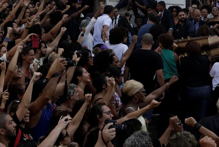 Marielle Franco: o velório já tinha atraído uma multidão de manifestantes (Ricardo Moraes/Reuters)