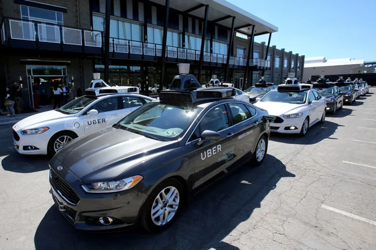 Frota de carros autônomos Ford Fusion da Uber é mostrada durante uma demonstração de tecnologia automotiva autônoma em Pittsburgh (Arquivo) (Aaron Josefczyk/Reuters)