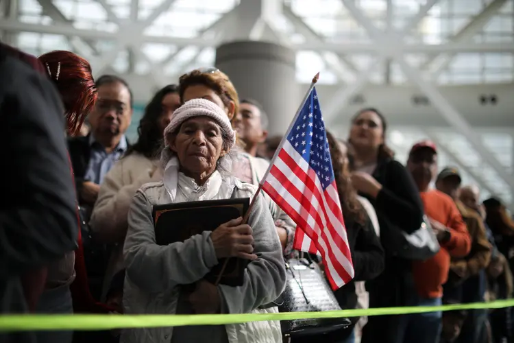 Estados Unidos: governo limitou consideravelmente uma prática antes comum de conceder longos adiamentos em casos de imigrantes ameaçados de deportação (Lucy Nicholson/Reuters)