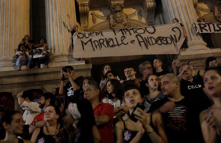 Ato: lideranças gritavam frases como "Marielle vive, favela resiste e vidas negras importam" (Ricardo Moraes/Reuters)