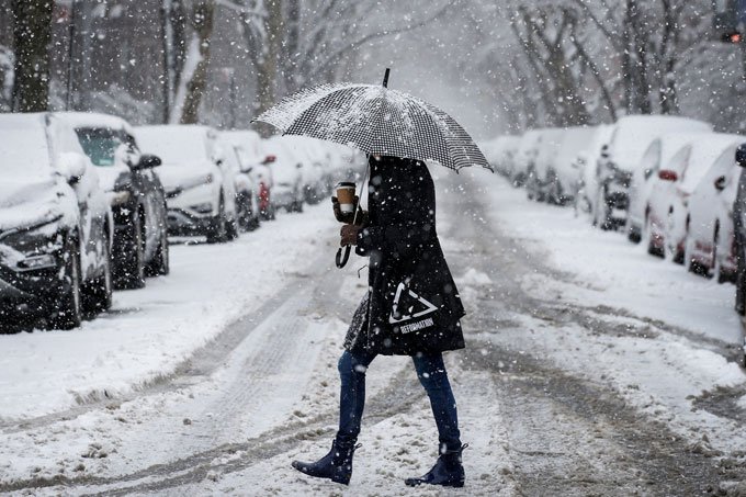 Leste dos Estados Unidos sofre com quarta forte nevasca no mês