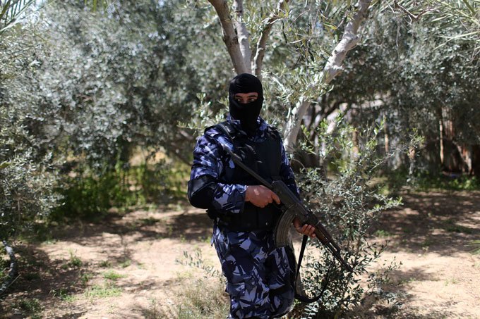 Suspeito de atacar premiê palestino morre após ser preso
