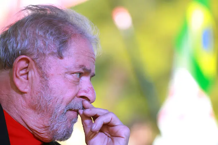 Lula: "Eles estão tentando impedir que eu volte a ser presidente. Eu vou brigar, e se eu voltar eu vou voltar a fazer esse povo sorrir, a ser otimista e sonhar" (Diego Vara/Reuters)