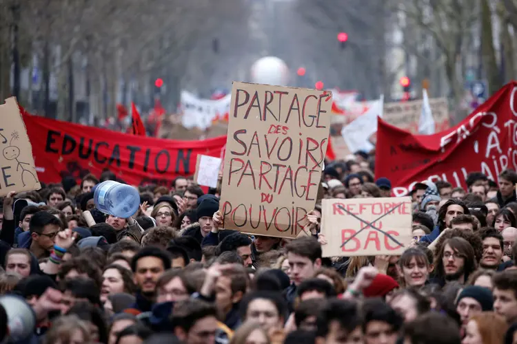 Manifestações: cerca de 320 mil funcionários do setor público abandonaram seus trabalhos (Stephane Mahe/Reuters)