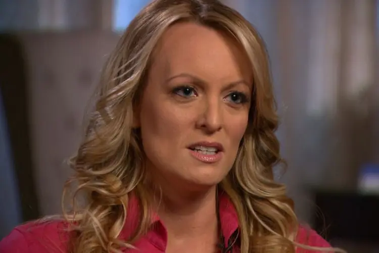 Stormy Daniels: atriz pornô detalhou seu suposto caso com Donald Trump (CBSNews 60 MINUTES/Divulgação)