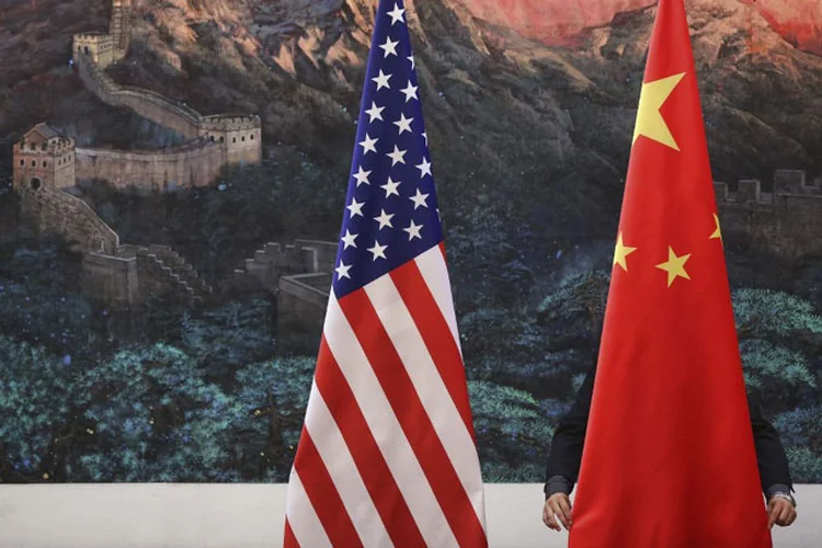 Nesta segunda, Trump pediu a seu governo que identificasse US$ 200 bilhões em bens importados da China para serem penalizados com tarifas de 10% (Feng Li/Reuters)