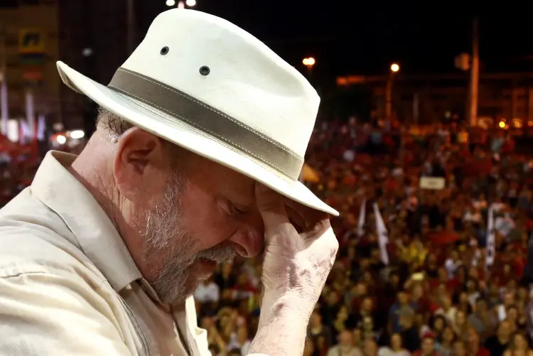 Lula: discurso entre os delegados, por enquanto, é que as equipes vão definir a "melhor forma" de cumprir a ordem de prisão do ex-presidente (Diego Vara/Reuters)