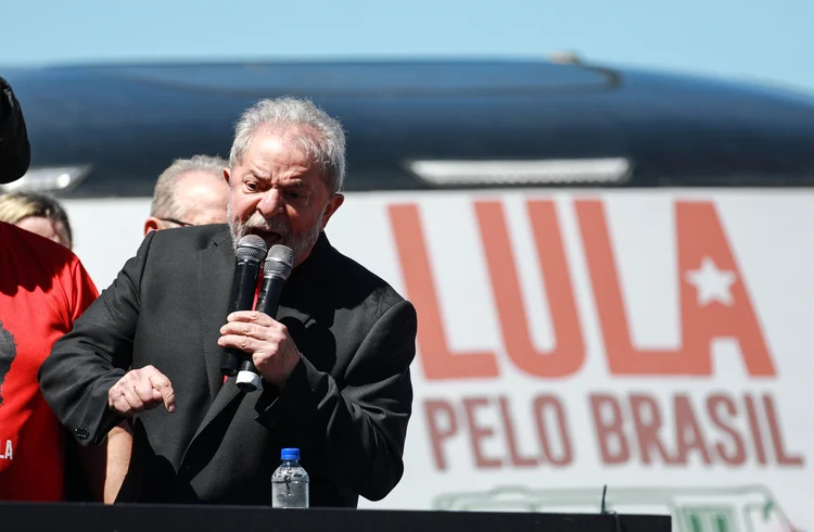 Ex-presidente Luiz Inácio Lula da Silva discursa em Santana do Livramento, em 
19 de março de 2018 (Diego Vara/Reuters)