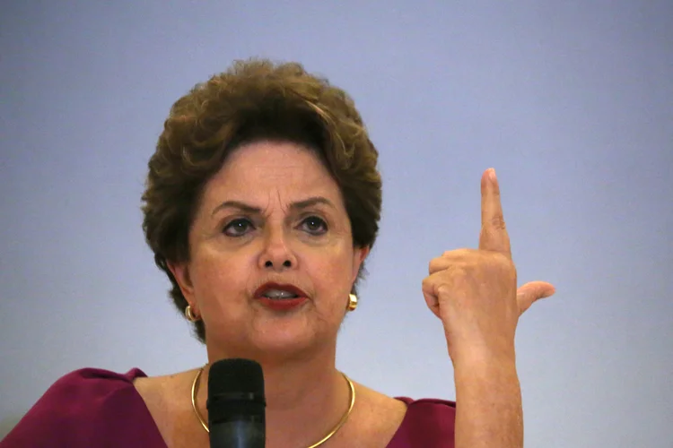 Dilma: ex-presidente está viajando pelo exterior para divulgar o entendimento de que Lula é um preso político (Pilar Olivares/Reuters)