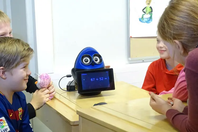 Finlândia: escola situada em Tampere testa robôs educadores (Attila Cser/Reuters)
