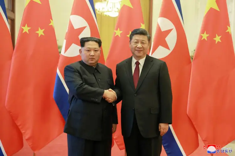 Reunião: o líder norte-coreano destacou ao presidente da China que a situação na península "experimentou avanços significativos" (KCNA/Reuters)