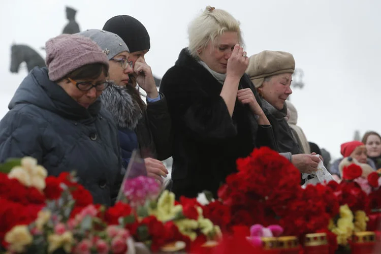 Rússia: 64 pessoas, em sua maioria crianças, que morreram em um incêndio ocorrido em um shopping começaram a ser enterradas nesta quarta-feira (Sergei Karpukhin/Reuters)