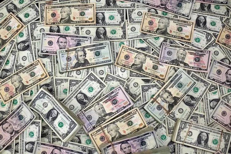 Dólar: nos cinco pregões anteriores, a moeda norte-americana havia subido 3,13 por cento (Jose Luis Gonzalez/Reuters)