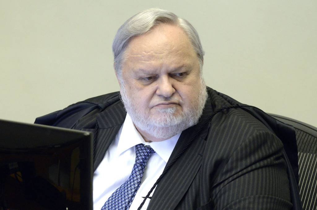 Relator vota pela rejeição do habeas corpus de Lula
