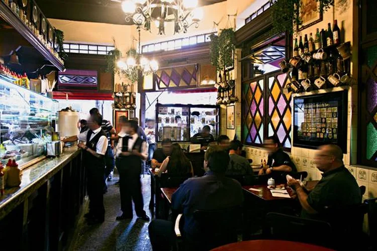 SALÃO DO BAR LÉO, EM SÃO PAULO: agora com uma filial em plena Rua do Ouvidor, no centro do Rio / Mário Rodrigues