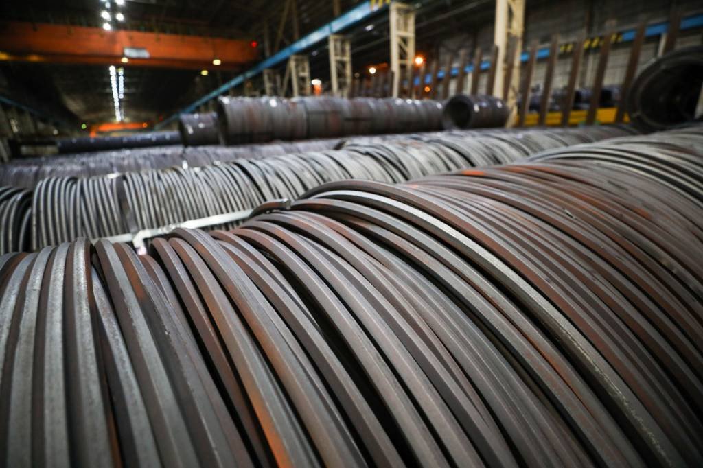 Distribuidores de aço plano têm alta de vendas em junho