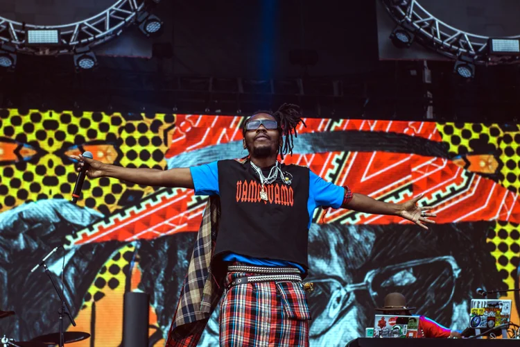 Rincon Sapiência no Lollapalooza 2018: a indignação foi marca de Rincon Sapiência. "Marielle presente!", disse o rapper à tarde (LollapaloozaBR/Divulgação)