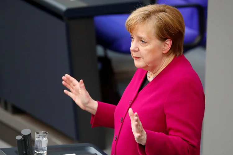 Merkel fez uma entrevista coletiva com o primeiro-ministro húngaro, Viktor Orban, na qual ambos confrontaram abertamente suas diferentes posições na questão migratória (Fabrizio Bensch/Reuters)