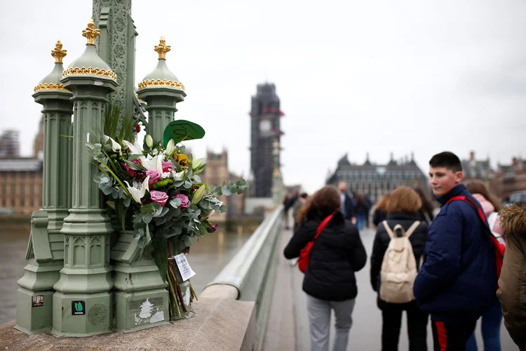 Foi um ataque repulsivo nas ruas da nossa capital, mas lembro da coragem da nossa polícia que arriscaram suas vidas, disse May (Henry Nicholls/Reuters)