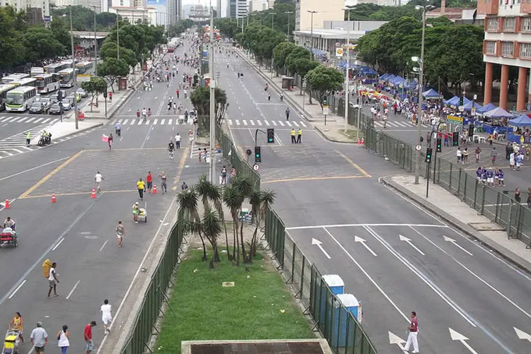 Avenida Presidente Vargas: os ocupantes das motocicletas atiraram contra os agentes e conseguiram fugir (Marinelson Almeida/ Wikmedia Commons/Divulgação)