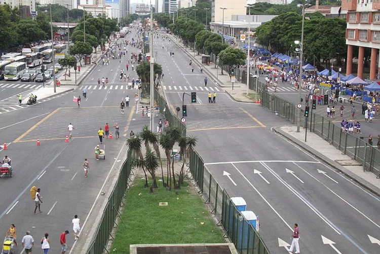 Avenida Presidente Vargas: os ocupantes das motocicletas atiraram contra os agentes e conseguiram fugir (Marinelson Almeida/ Wikmedia Commons/Divulgação)