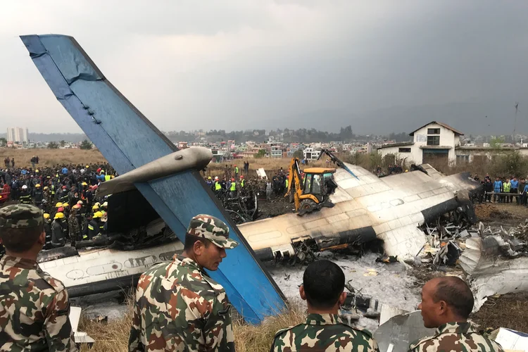 Acidente: no avião viajavam 67 passageiros - 65 adultos e duas crianças (Navesh Chitrakar/Reuters)