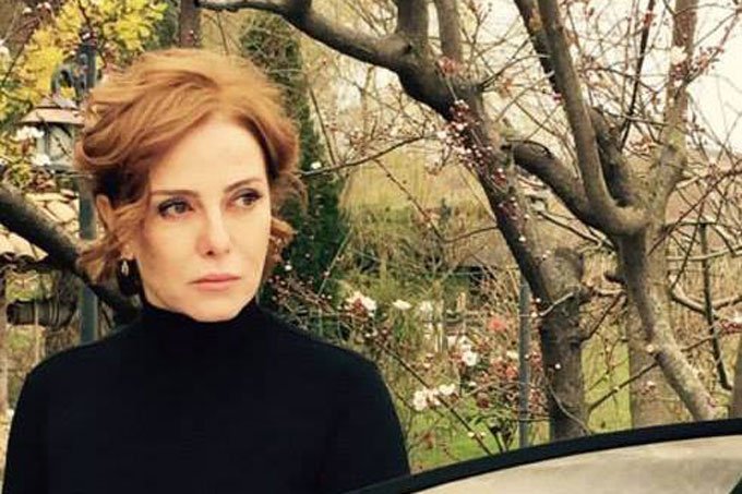 Cantora turca é condenada a 10 meses de prisão por insultos ao presidente