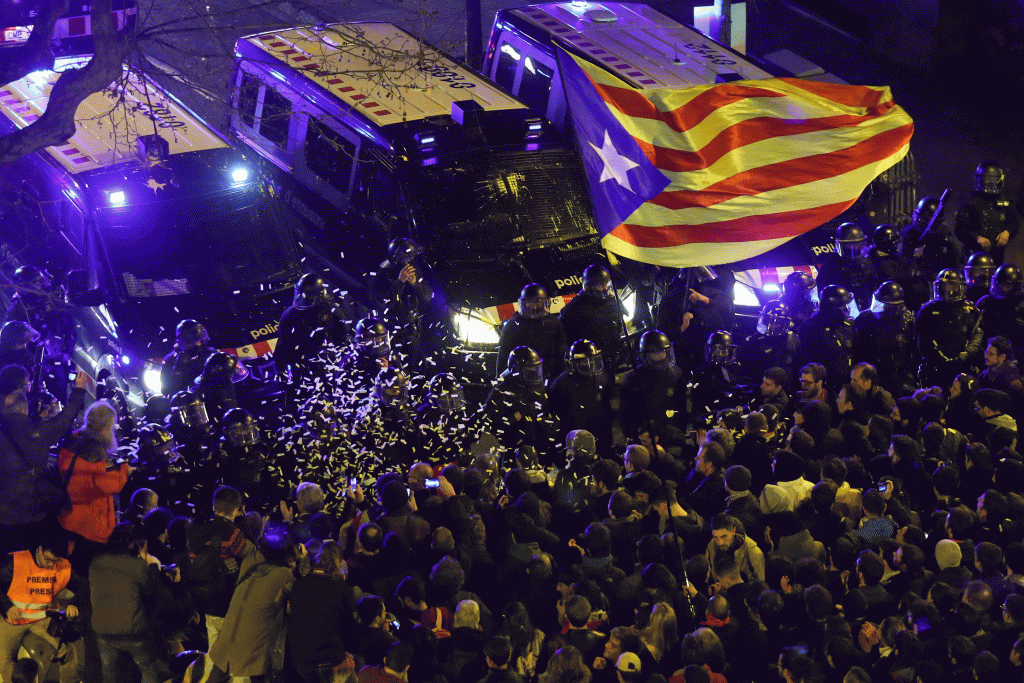 Catalunha fica sem presidente após golpe judicial contra separatistas