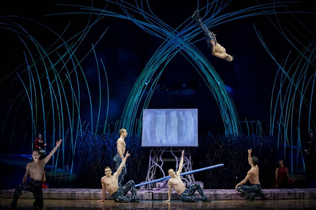 Acrobata do Cirque du Soleil morre após queda em espetáculo