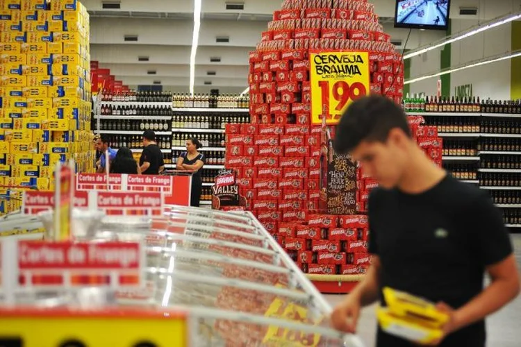 Consumo: segundo IBGE, o efeito da expansão do crédito teve peso maior no impulso ao consumo das famílias do que o custo do crédito em si (Reinaldo Canato/VEJA)