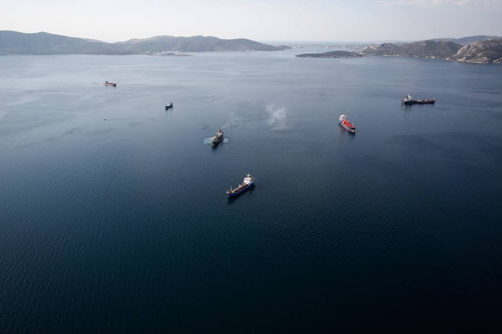 Naufrágio de barco com refugiados mata ao menos 14 na Grécia