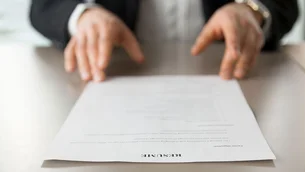 Ela analisou mais de 1.000 currículos e descobriu os 3 maiores erros que os candidatos cometem
