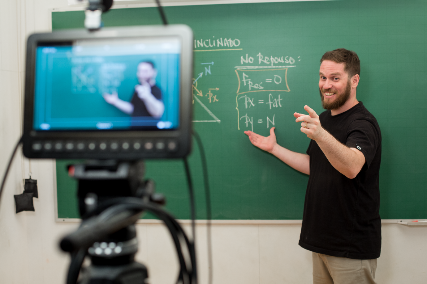 Descomplica vai pagar a inscrição do ENEM de seus novos alunos