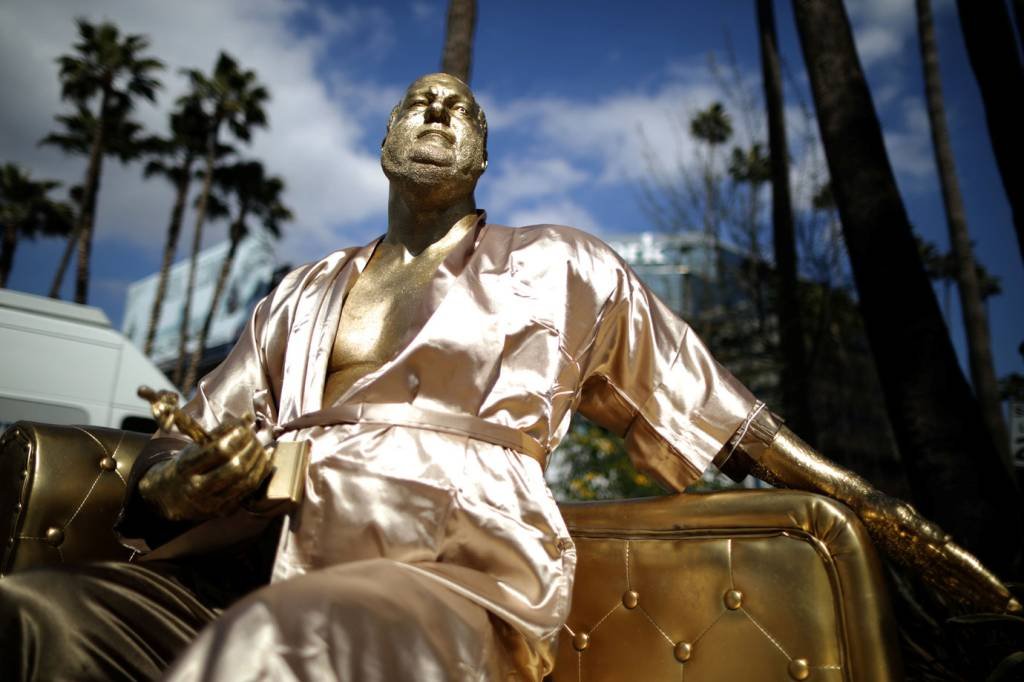 Perto do Oscar, estátua de Weinstein é colocada em Hollywood