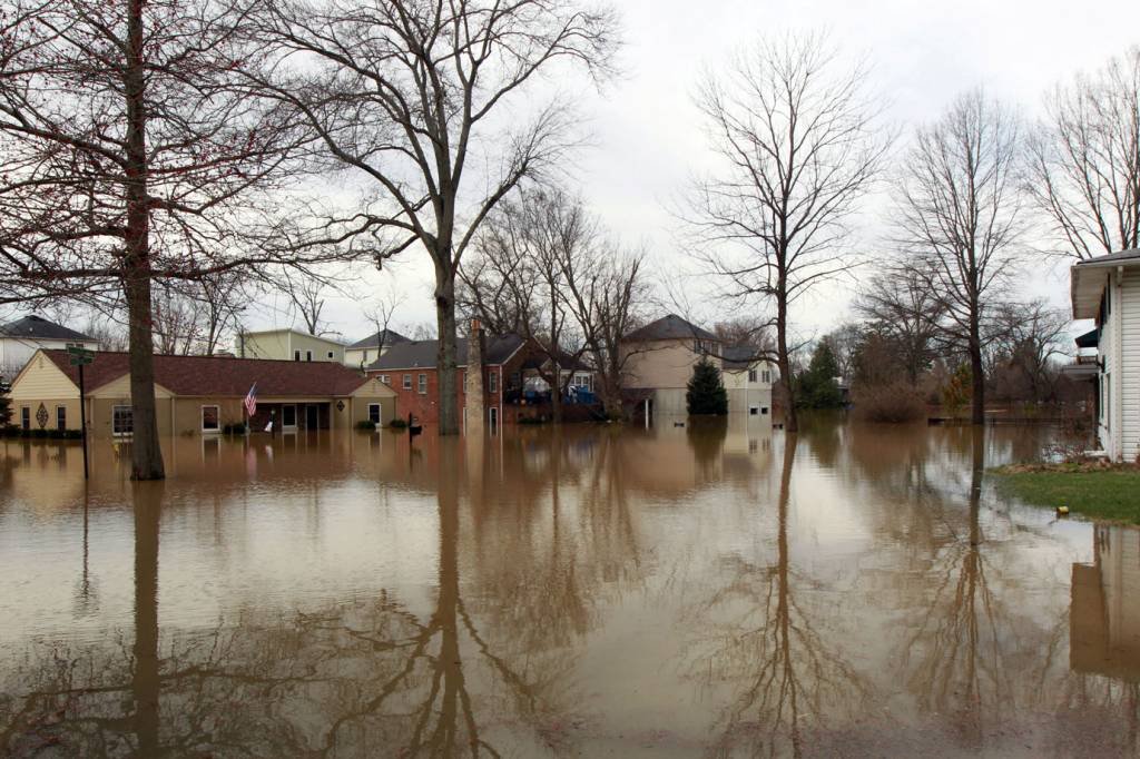Tempestade no nordeste dos EUA provoca enchentes