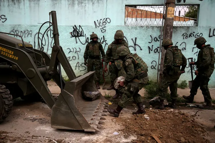Exército: a ação envolve cerco, estabilização dinâmica da área, retirada de barricadas e reforço no patrulhamento ostensivo (Pilar Olivares/Reuters)